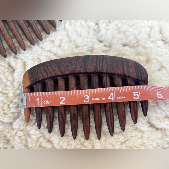 Lot Of 2 Wooden Wide Tooth Combs Beautiful Dark Finished Wood - Picture 4 of 5